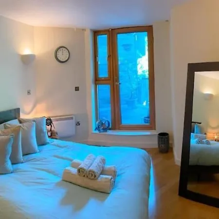 Boutique Harbour Apart - Football Table And Balcony Bristol