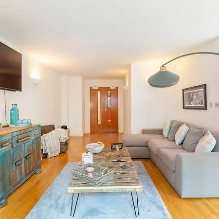 Boutique Harbour Apart - Football Table And Balcony Apartment *
